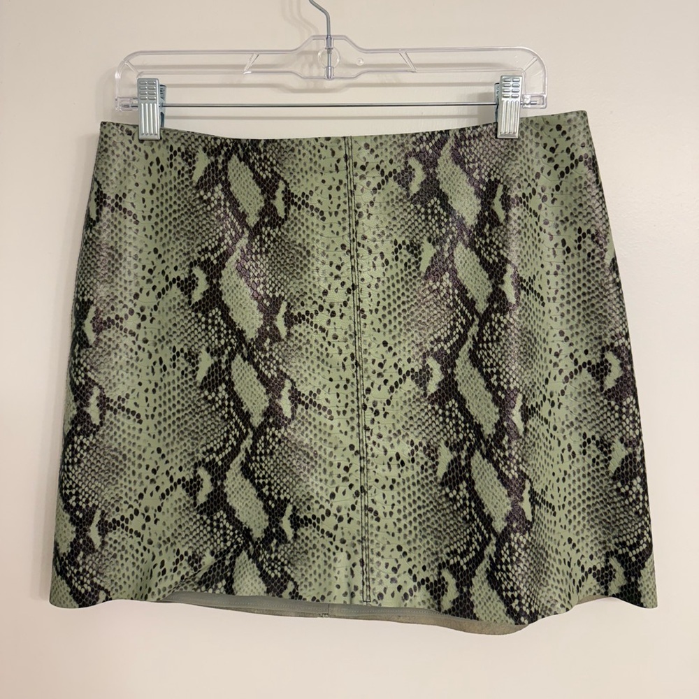 Alice + Olivia Elana Snake Mini Skirt - Sage Green - size 8